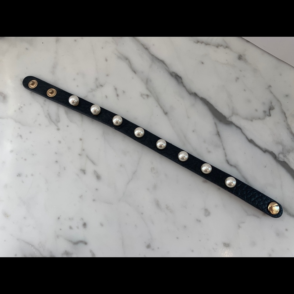 Leather and faux-pearl bracelet - Picture 5 of 6